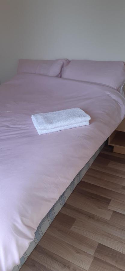 Ferienwohnung Our Guests Are Royal Wellingborough Exterior foto