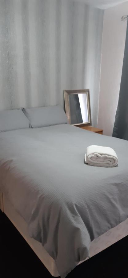 Ferienwohnung Our Guests Are Royal Wellingborough Exterior foto